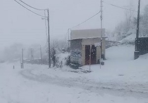روستای «قره یسر پایین» از برف سفیدپوش شد + فیلم