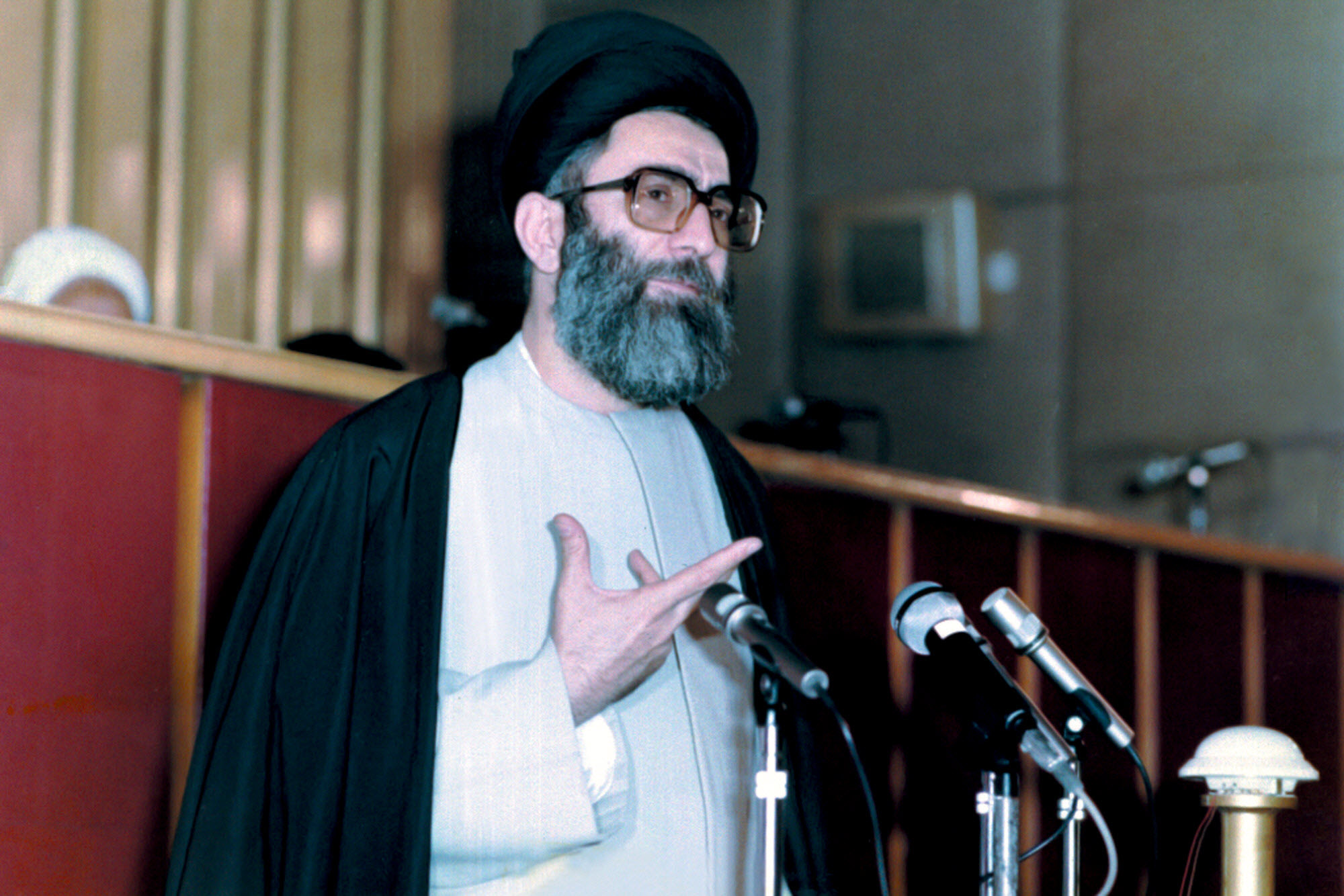 مواضع آیت الله خامنه&zwnj;ای در نخستین انتخابات ریاست جمهوری چه بود؟