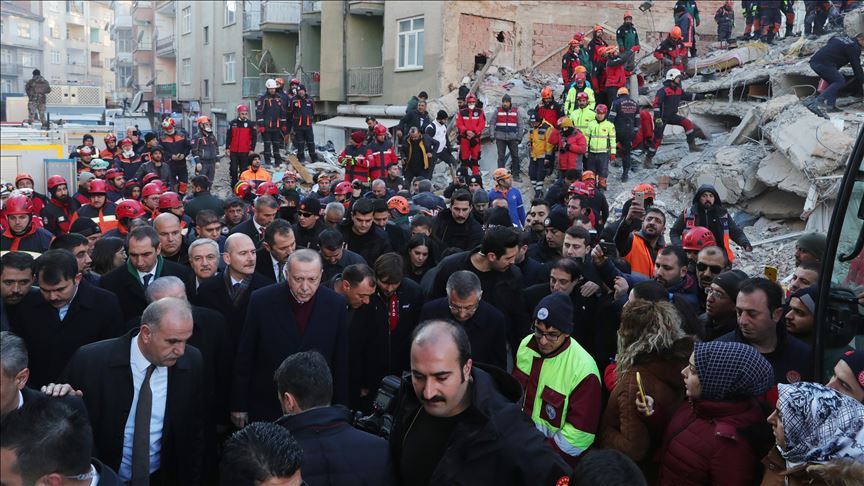 بازدید اردوغان از مناطق زلزله زده ترکیه