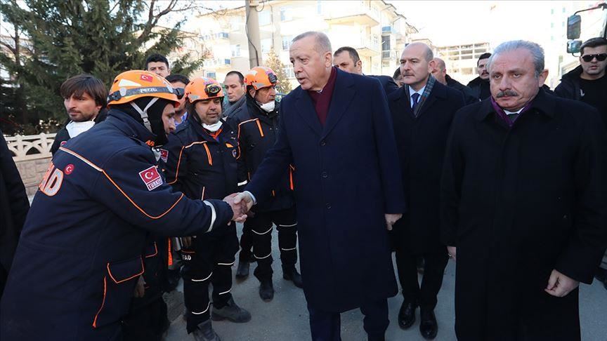 بازدید اردوغان رئیس جمهور ترکیه از مناطق زلزله زده ترکیه
