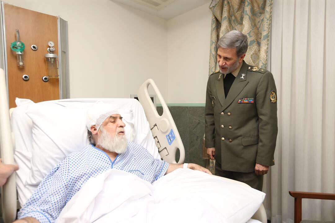 امیر سرتیپ حاتمی از رئیس بنیاد شهید عیادت کرد