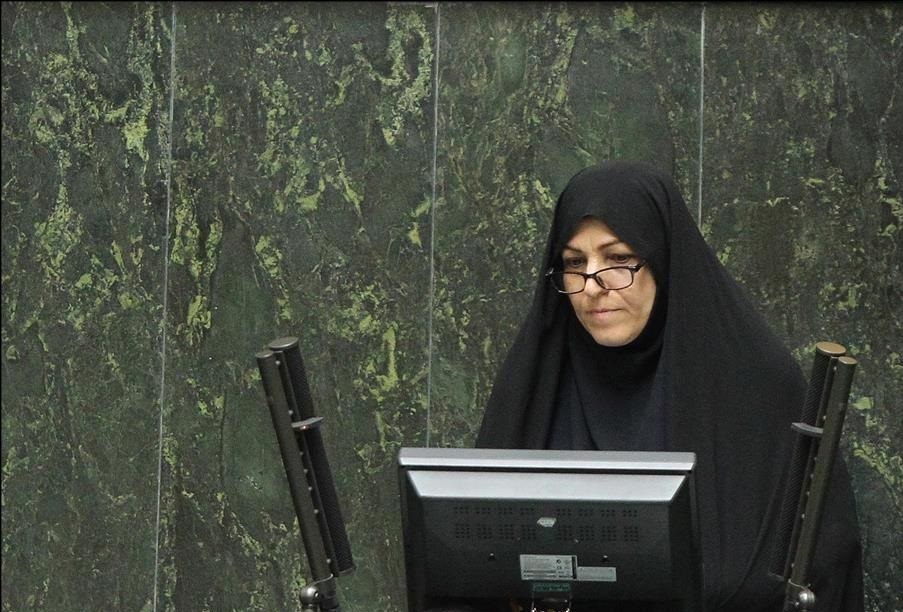 شرکت&zwnj;های تولید دارو به دلیل تحریم&zwnj;ها جرئت همکاری ندارند/استقراض از بانک مرکزی بر طبقات ضعیف&zwnj;تر فشار وارد می&zwnj;کند