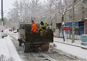 آماده باش شهرداری مهاباد به علت یخبندان