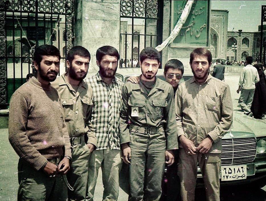 تصویر دیده نشده از شهید قاسم سلیمانی در حرم امام رضا(ع)