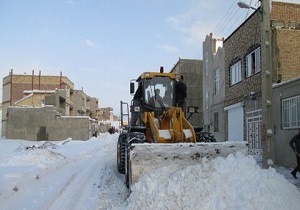فعالیت ۱۹ اکیپ برف‌روبی در شهر خوانسار