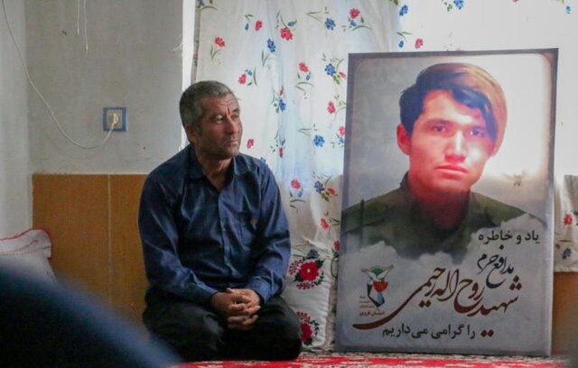 شهیدی که آرزو داشت پدر و مادرش را به کربلا ببرد اما شهید شد + عکس