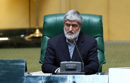 بومی گزینی را در حالتی که بومی و غیر بومی در شرایط مشابه&zwnj;اند اولویت دهیم