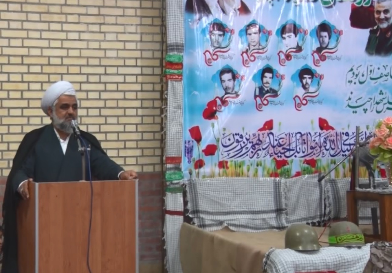 باید از هرگونه احساس ضعف در مقابل دشمنان پرهیز کرد