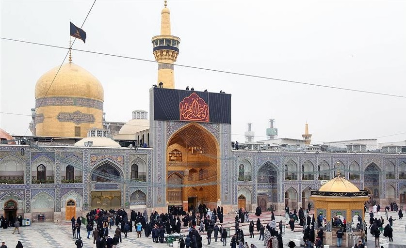صحن و سرای حرم مطهر رضوی سیاه پوش شد