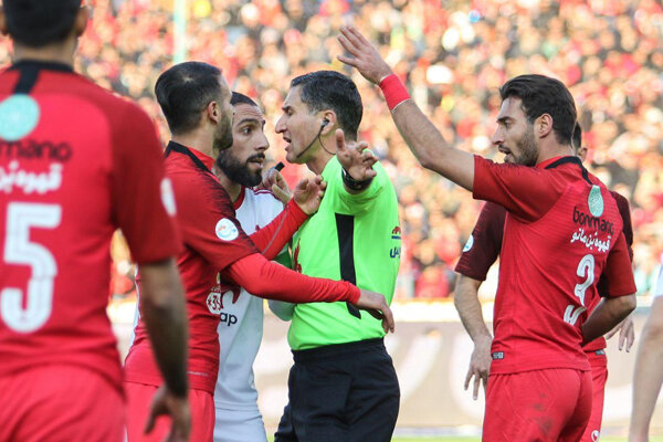 مدافع همیشه محروم پرسپولیس تا اطلاع ثانوی/ شجاعت در بداخلاقی!