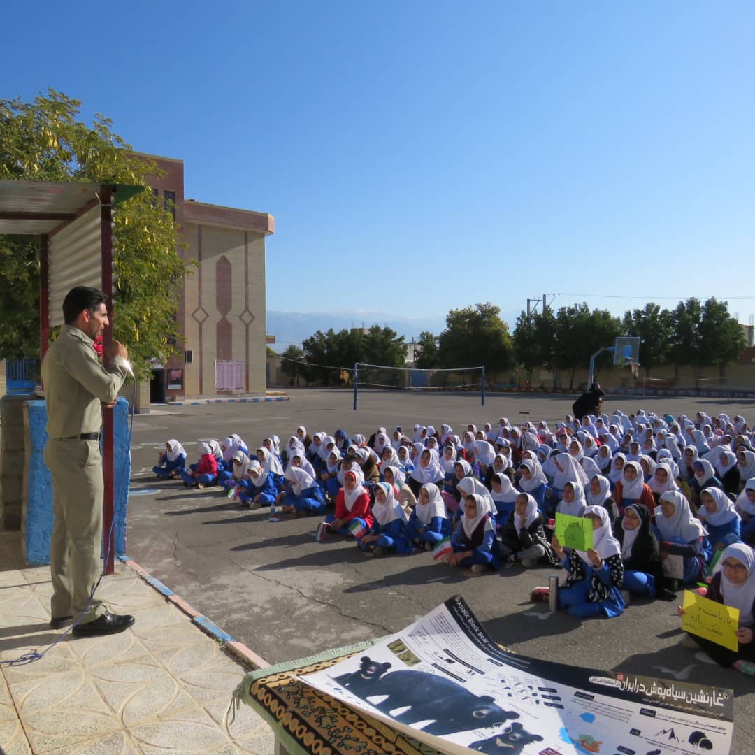 یک ساعت با محیط بان در مدارس جنوب کرمان
