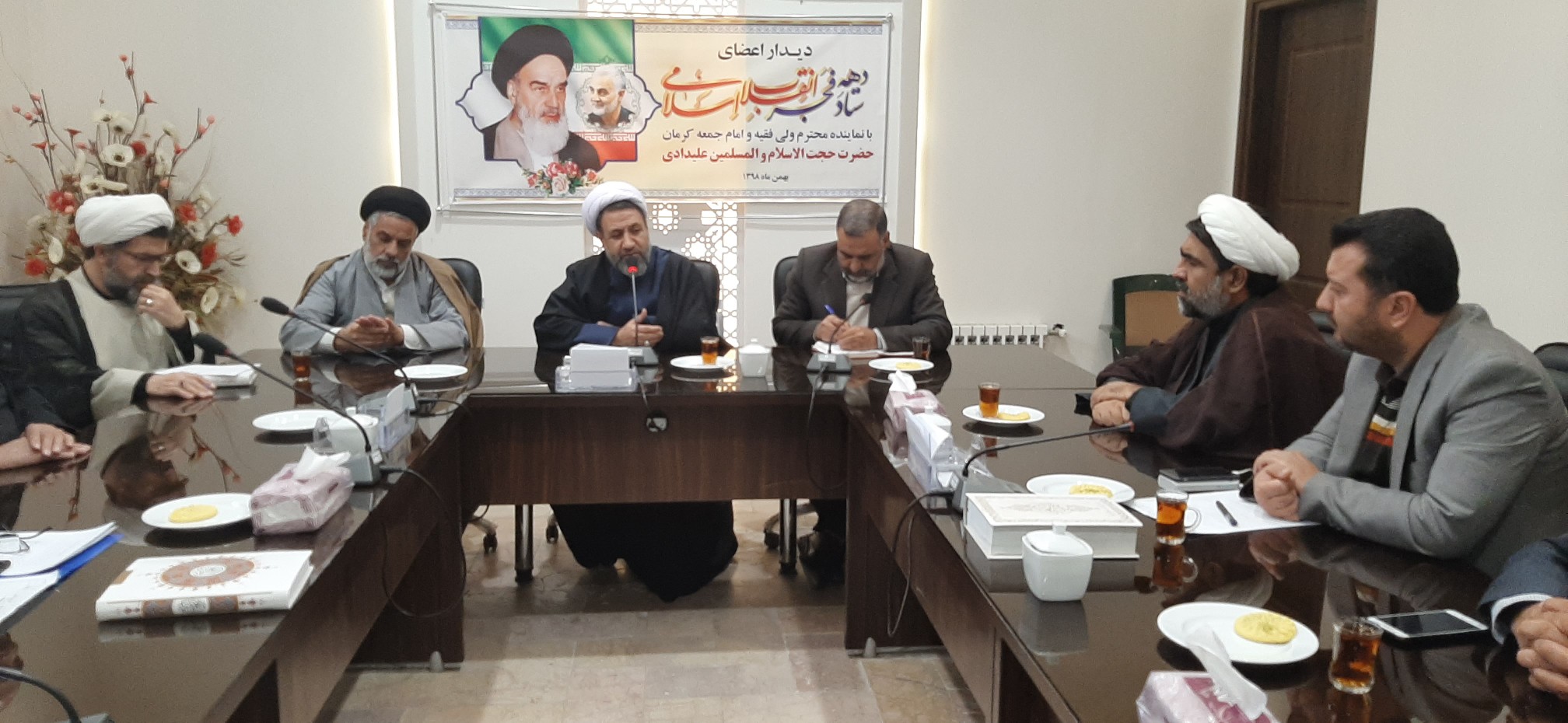 دیدار اعضای ستاد دهه فجر انقلاب اسلامی با نماینده ولی فقیه در کرمان