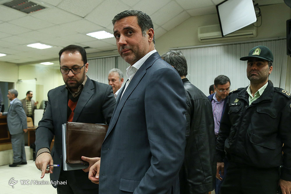 دیواندری رئیس پژوهشگاه پولی بانکی بانک مرکزی بازداشت شد