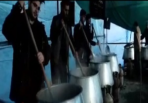 پخت حلیم نذری در آستان مقدس امامزاده قاسم (ع) + فیلم