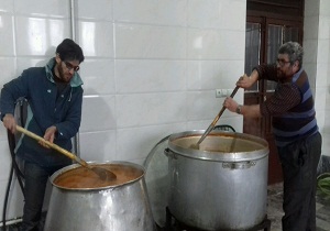 پخت ۷ تن آش نذری در خوی به مناسبت شهادت حضرت فاطمه (س)