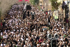 دسته عزای فاطمی به پیشگامی آیت الله وحید خراسانی برپا شد