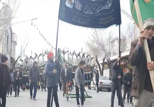 پیاده‌روی و عزاداری مردم شهرضا در روز شهادت حضرت فاطمه زهرا (س) + فیلم