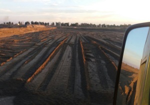 برداشت بی‌رویه شن در نوار ساحلی روستای «نفت چال» + فیلم