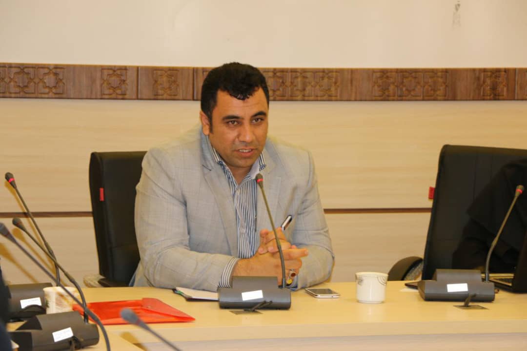 ویروس کرونا در تجمعات به راحتی منتقل می&zwnj;شود عوارض ابتلا به آن در افراد مسن شدیدتر است.