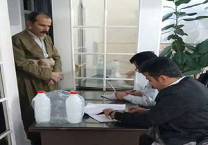 بسته‌های مواد ضد عفونی کننده بین تاکسیرانان مهابادی توزیع شد