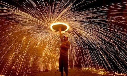 فروش و آموزش ساخت مواد محترقه در فضای مجازی جرم است
