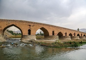 پاکسازی پل تاریخی قشلاق از معتادین
