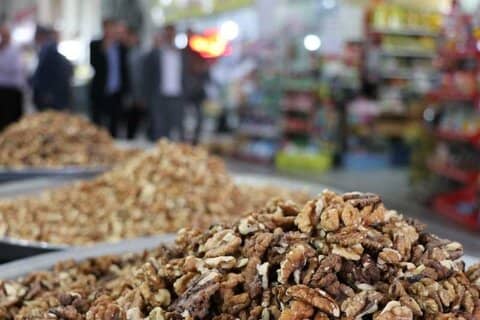 بازار روزها به صورت مستمر ضدعفونی می شوند