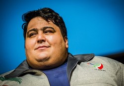 فیلمی از لحظه اهدای چفیه رهبر انقلاب به سیامند رحمان
