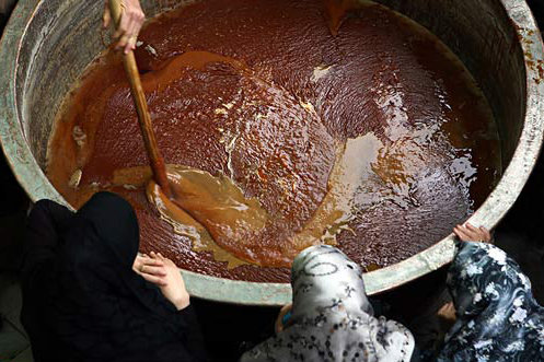 عطری در نزدیکی بهار/سمنو پزان خراسان شمالی نماد وفاق، همدلی و معنویت