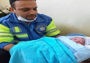 نوزاد عجول قمی در منزل متولد شد