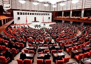 درگیری لفظی و فیزیکی نمایندگان مجلس ترکیه + فیلم