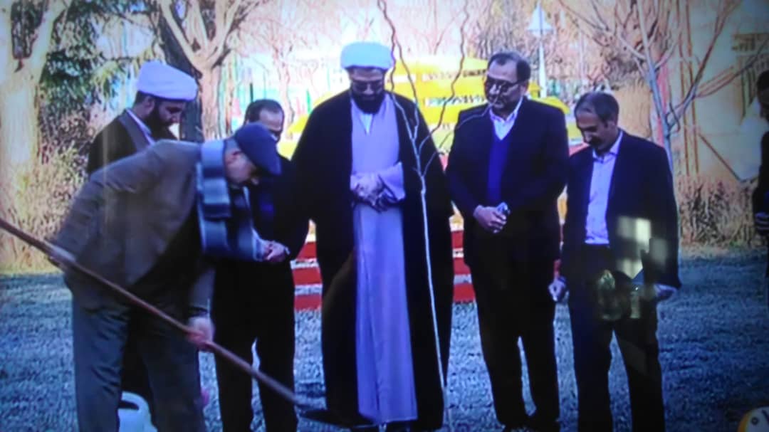 روز درختکاری با کاشت نهال  در صدا و سیمای همدان