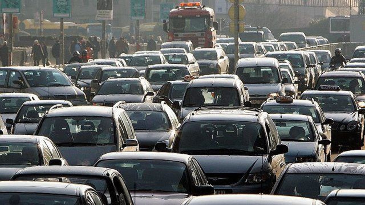 ترافیک پرحجم در خروجی‌های مشهد/ برخی از مردم توصیه‌های بهداشتی را جدی نمی‌گیرند