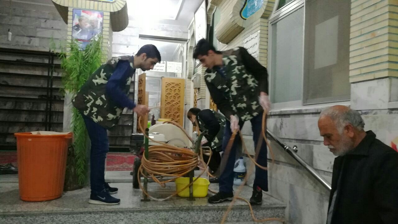 مساجد شلوغ شهر سمنان ضدعفونی شد+ تصاویر