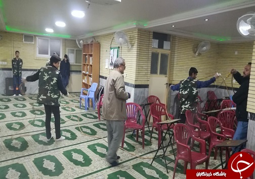 ضدعفونی مساجد شلوغ شهر سمنان در اقدام بسیجیان جهادی