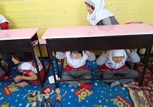 آموزش پناه گیری و خروج ایمن به بیش از ۶۰۰ نو آموز میبدی