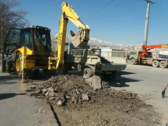 آغاز عملیات لکه گیری وآسفالت معابر اصلی شهر سنندج