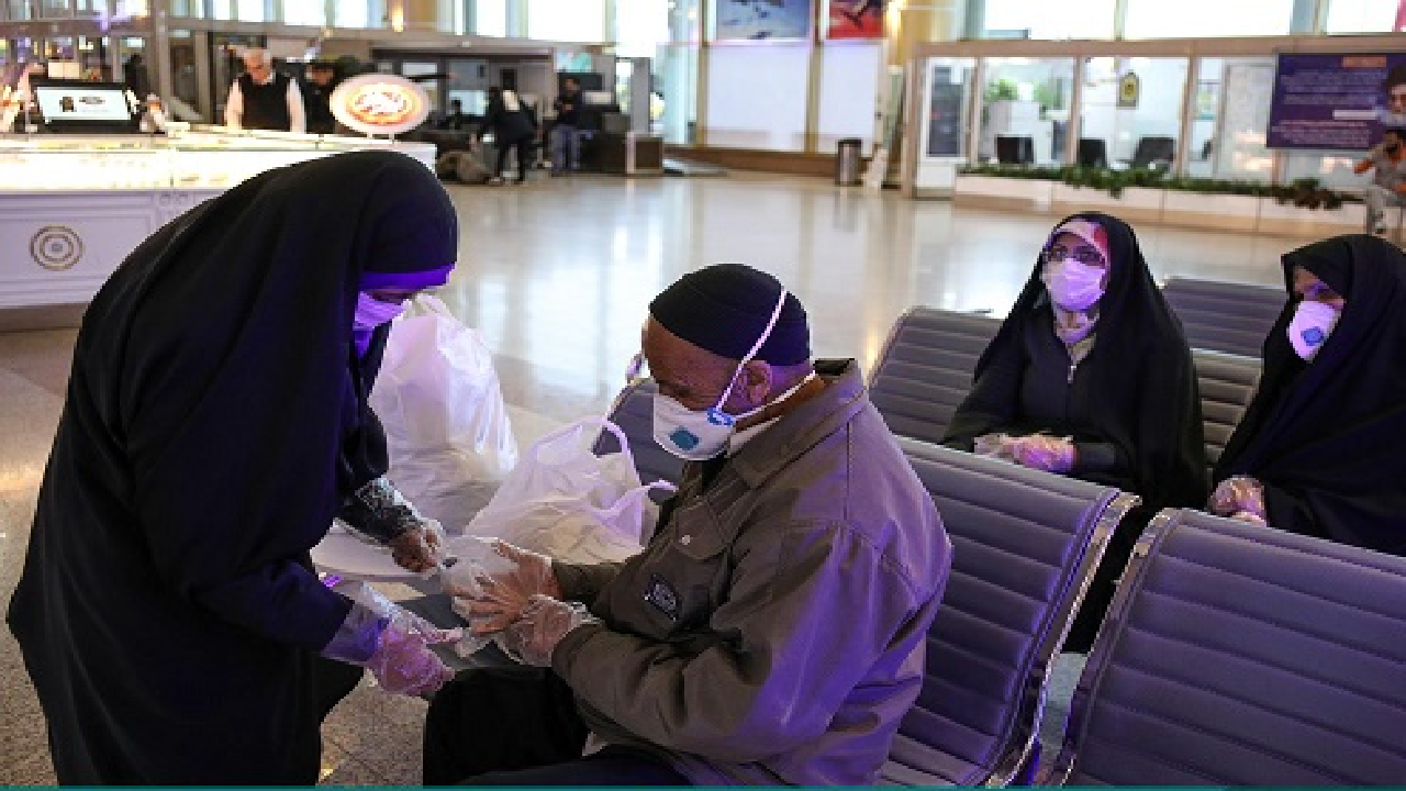 غربالگری مسافران ورودی به ایستگاه راه آهن مشهد