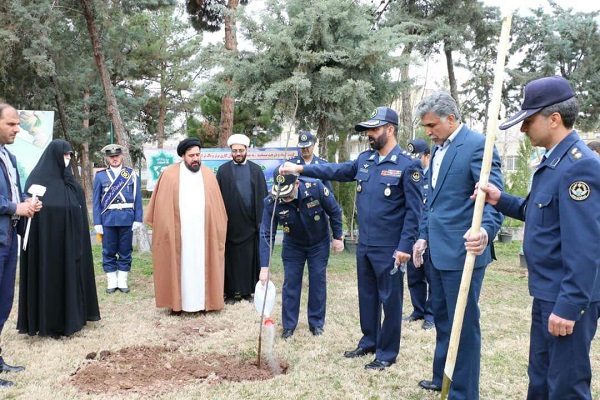 کاشت ۵۳ نهال به یاد ۵۳ شهید خلبان جاوید الاثر نیروی هوایی ارتش کاشت ۵۳ نهال به یاد ۵۳ شهید خلبان جاوید الاثر نیروی هوایی ارتش