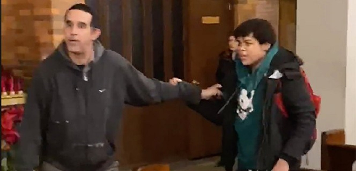 دستگیری سارقان در مراسم تشییع جنازه در کلیسا!