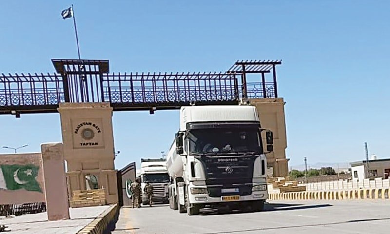 بازگشایی گذرگاه تفتان در مرز پاکستان با ایران