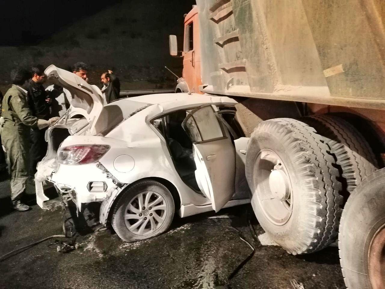 فوت یک تن در تصادف مزدا ۳ با کامیون در بزرگراه شهید بابایی فوت یک تن در تصادف مزدا ۳ با کامیون در بزرگراه شهید بابایی