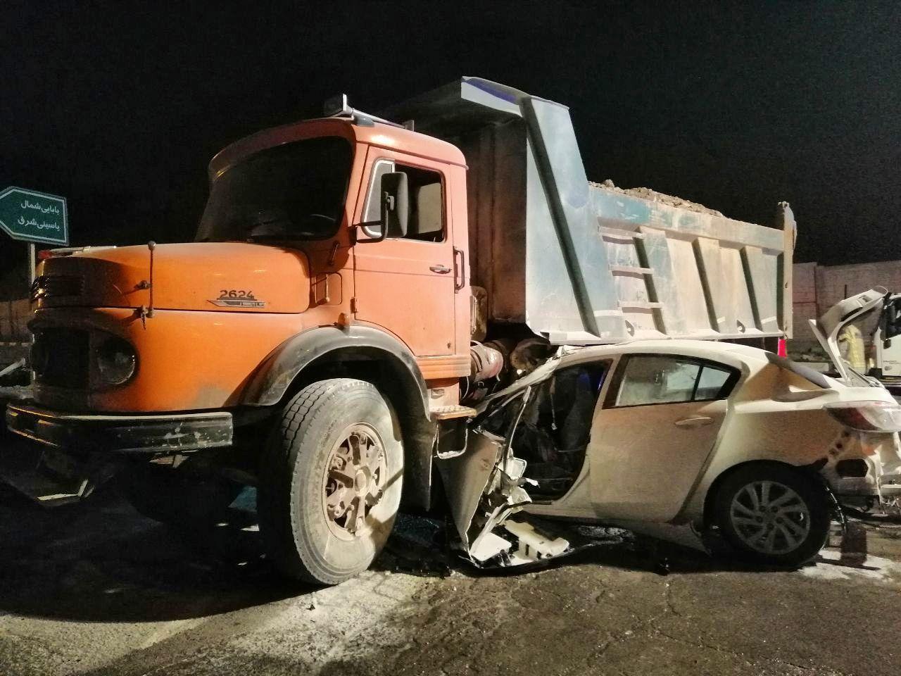 فوت یک تن در تصادف مزدا ۳ با کامیون در بزرگراه شهید بابایی فوت یک تن در تصادف مزدا ۳ با کامیون در بزرگراه شهید بابایی