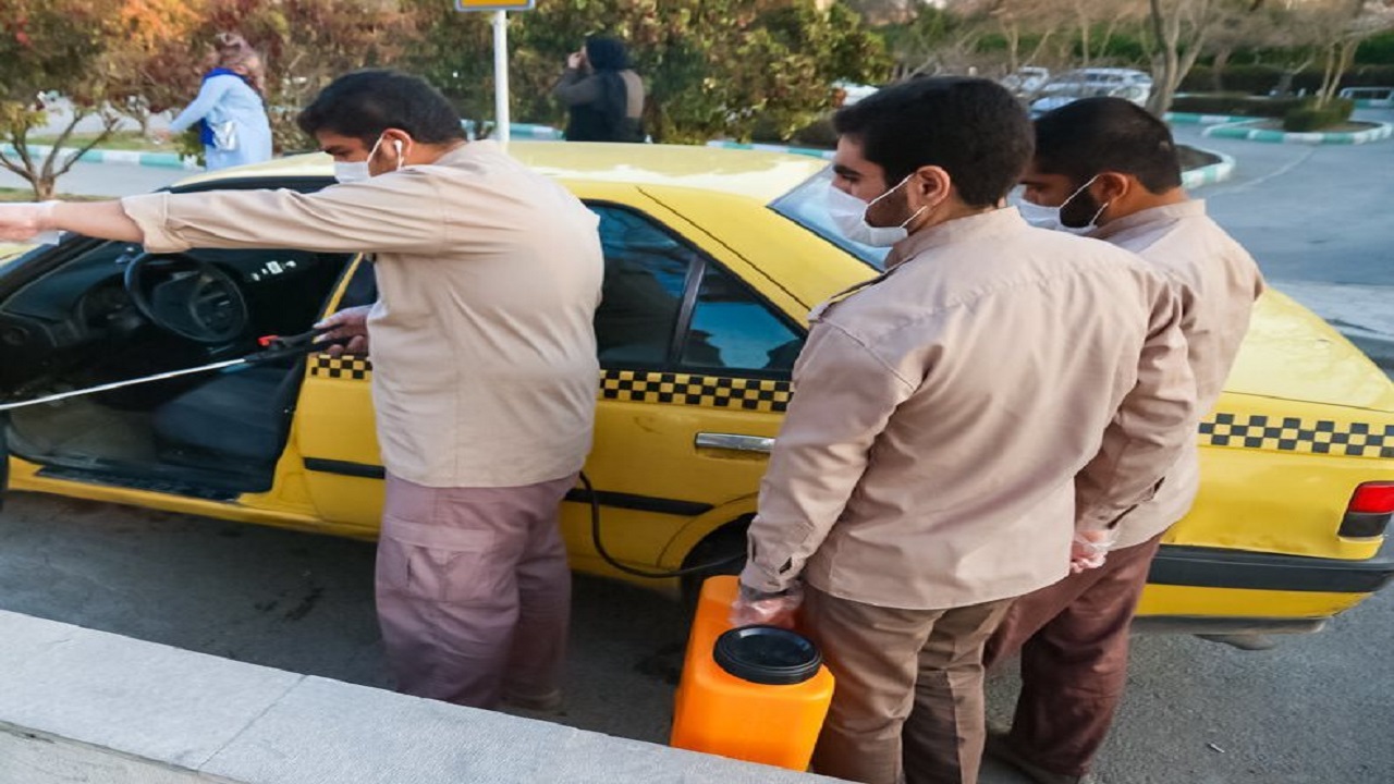 عملیات ضدعفونی کردن خودرو‌ها از سوی ۴۰۰ گروه جهادی استان اصفهان