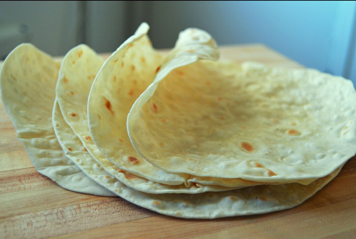 طرز تهیه نان لواش در خانه؛ در روز&zwnj;های قرنطینه دست به کار شویم