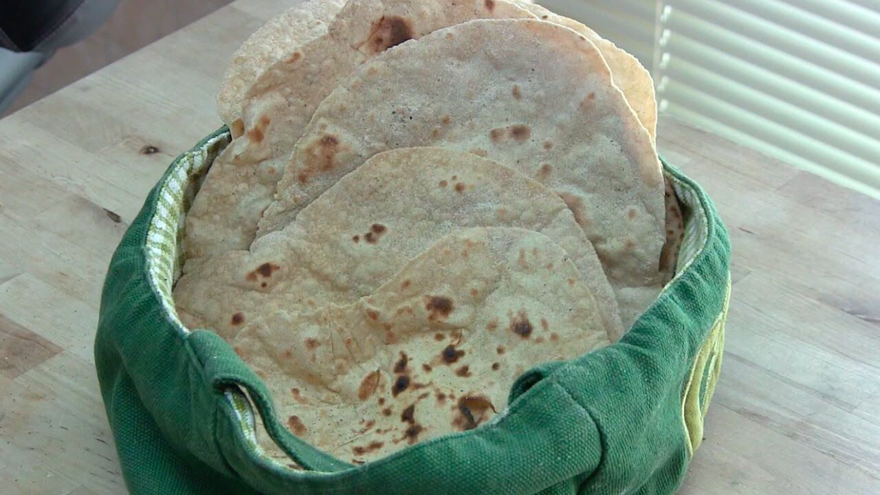 طرز تهیه نان لواش در خانه؛ در روز‌های قرنطینه دست به کار شویم