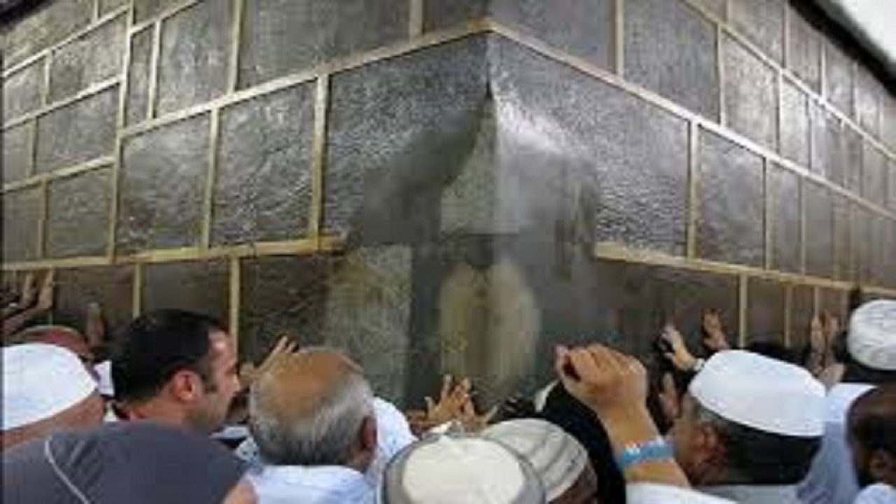 معجزه شکافی در کعبه که آل سعود از زائران پنهان می‌کند