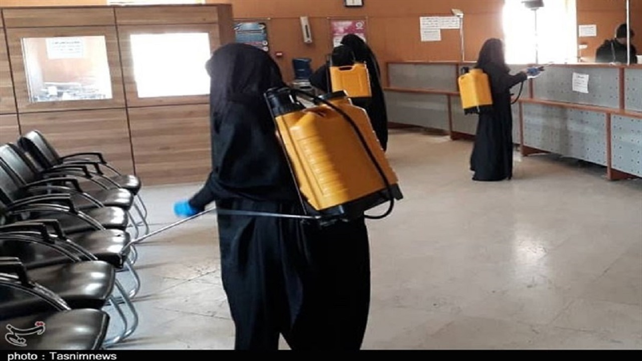 ضدعفونی کرونایی معابر عمومی تبریز توسط بانوان بسیجی