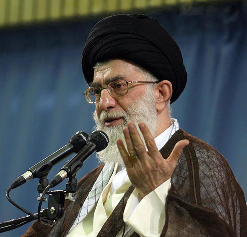 توصیه رهبر به آقازاده‌ها: برو و زندگی امیرالمؤمنین را ببین
