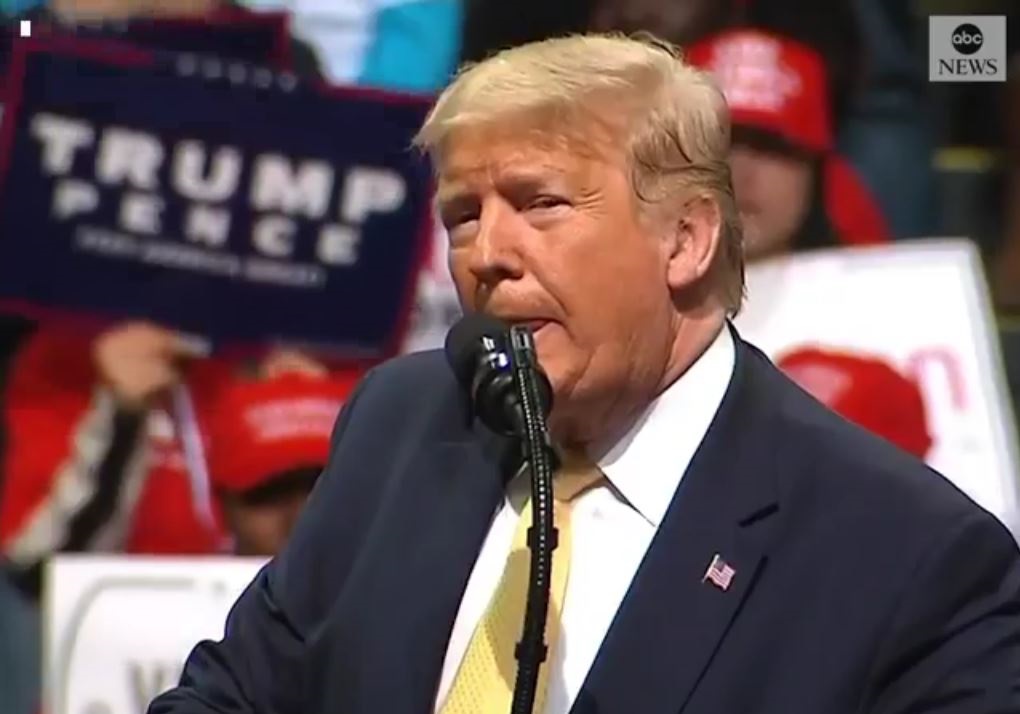 دونالد ترامپ، رئیس&zwnj;جمهور آمریکا در سخنرانی انتخاباتی خود در ایالت کلرادو